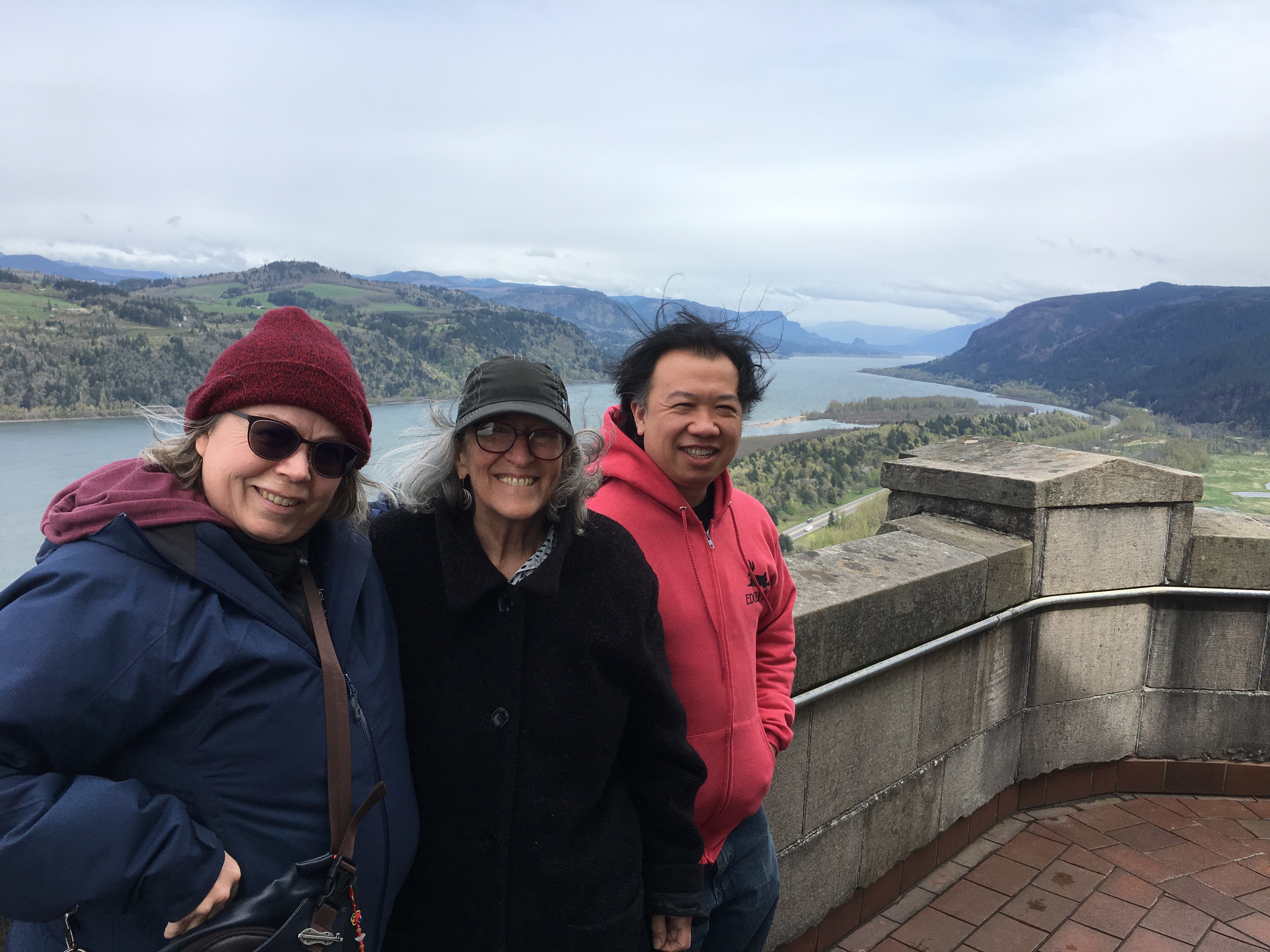 
Joellen visiting Patricia and Wayne. Columbia Gorge, OR (April 2018)